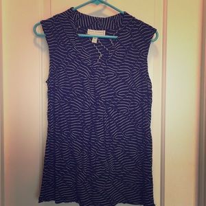 Black and white sleeveless shirt